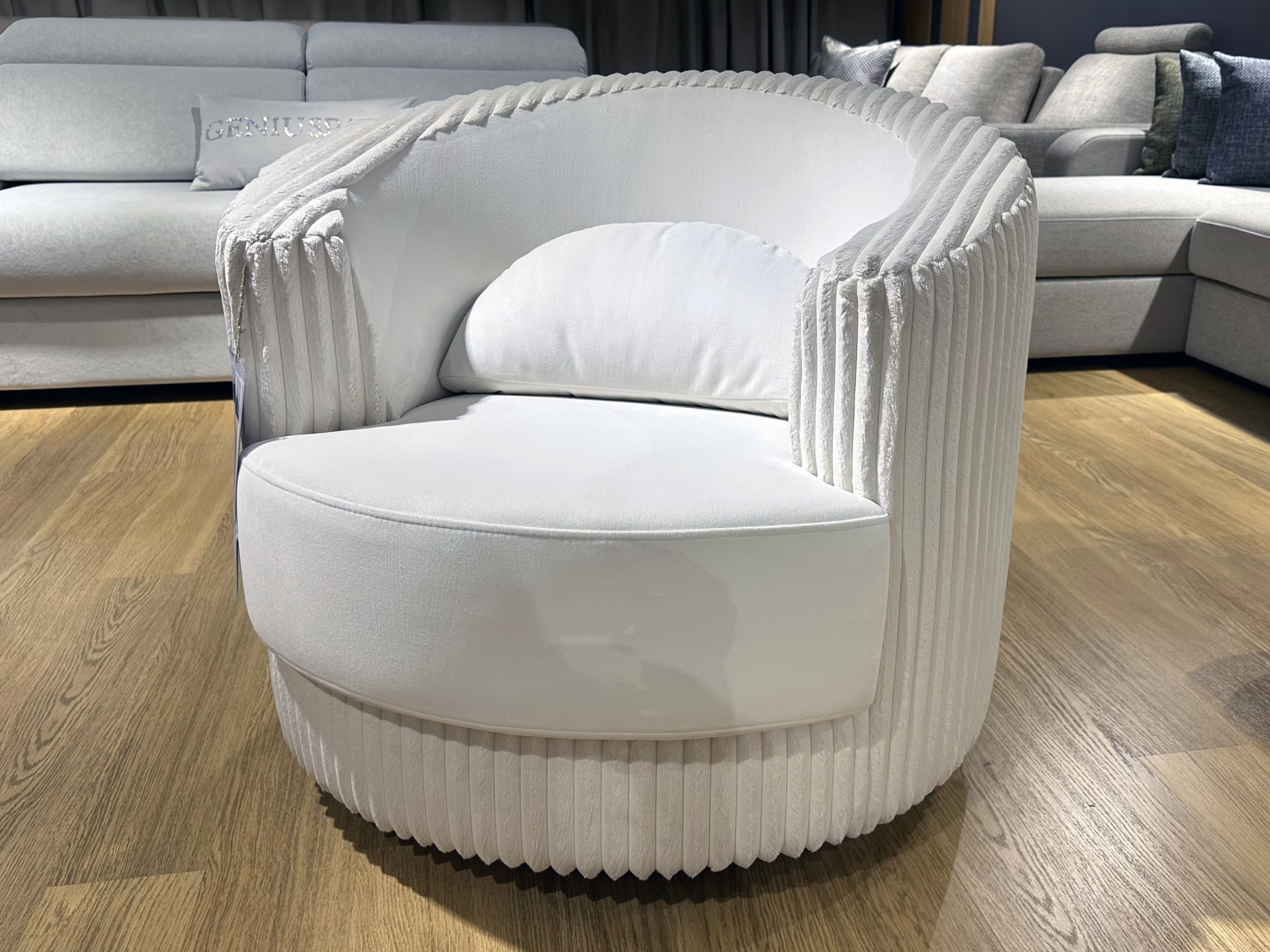 Макбет, кресло, Гравитация/Mega Ivory